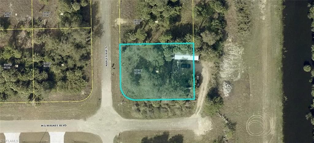 577 Naples AVE S LEHIGH ACRES, FL 33974
