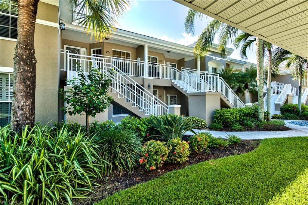 1970 Willow Bend CIR 6-102 NAPLES, FL 34109