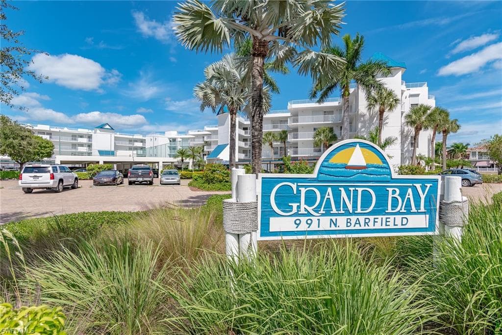 991 Barfield DR 403 MARCO ISLAND, FL 34145