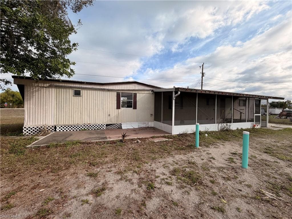 7897 Suncoast DR NORTH FORT MYERS, FL 33917