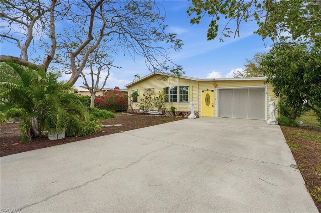919 Manatee RD NAPLES, FL 34114