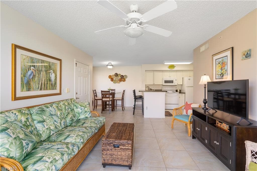 1265 Wildwood Lakes BLVD 3-108 NAPLES, FL 34104