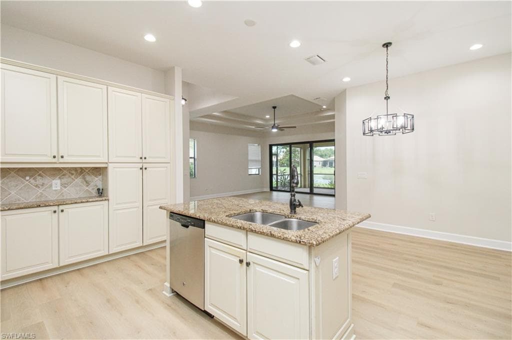 9122 Isla Bella CIR BONITA SPRINGS, FL 34135