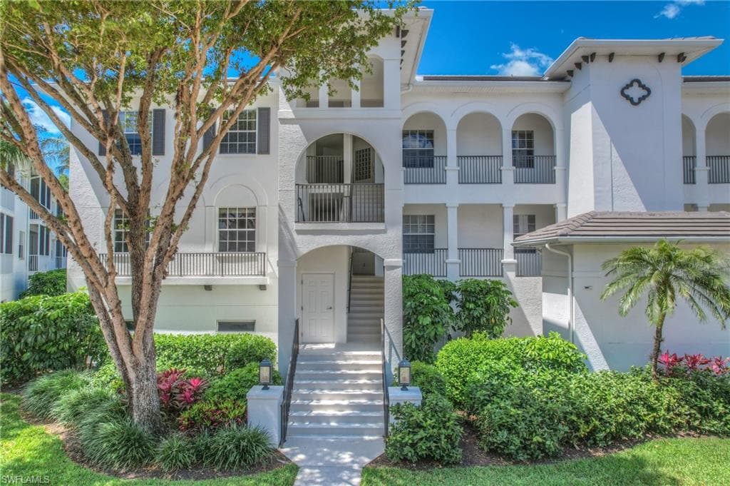 820 Bentwater CIR 101 NAPLES, FL 34108