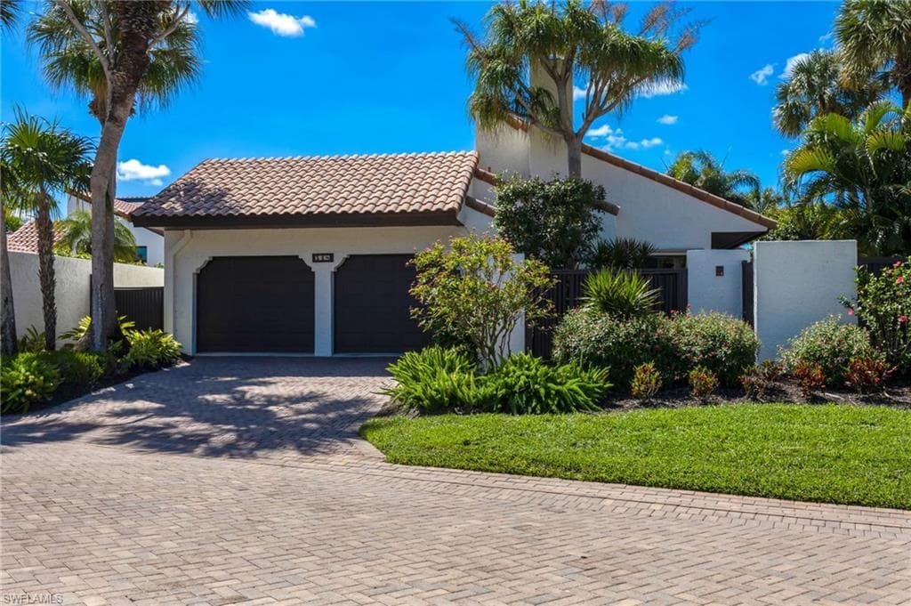 548 Tierra Mar LN E 13 NAPLES, FL 34108