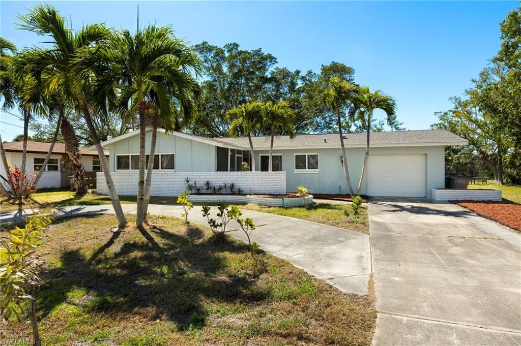 5738 SW 1st CT CAPE CORAL, FL 33914