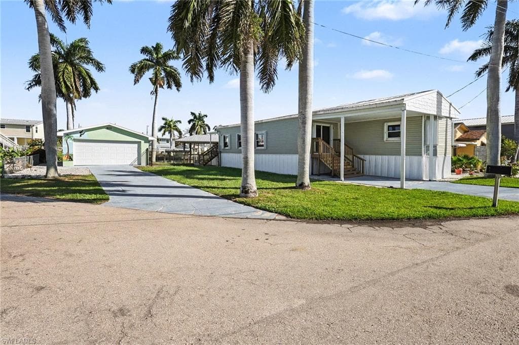 3932 Phoenix DR ST. JAMES CITY, FL 33956