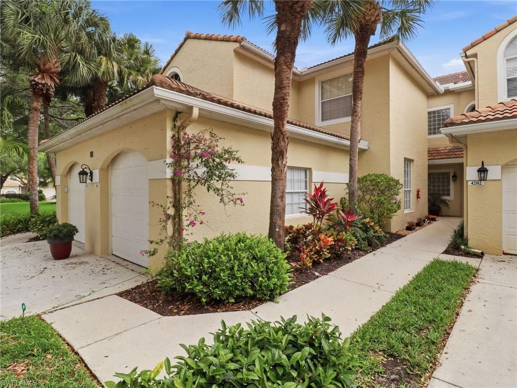 88 Silver Oaks CIR 4-101 NAPLES, FL 34119