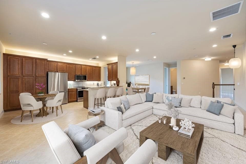 6510 Monterey PT 204 NAPLES, FL 34105