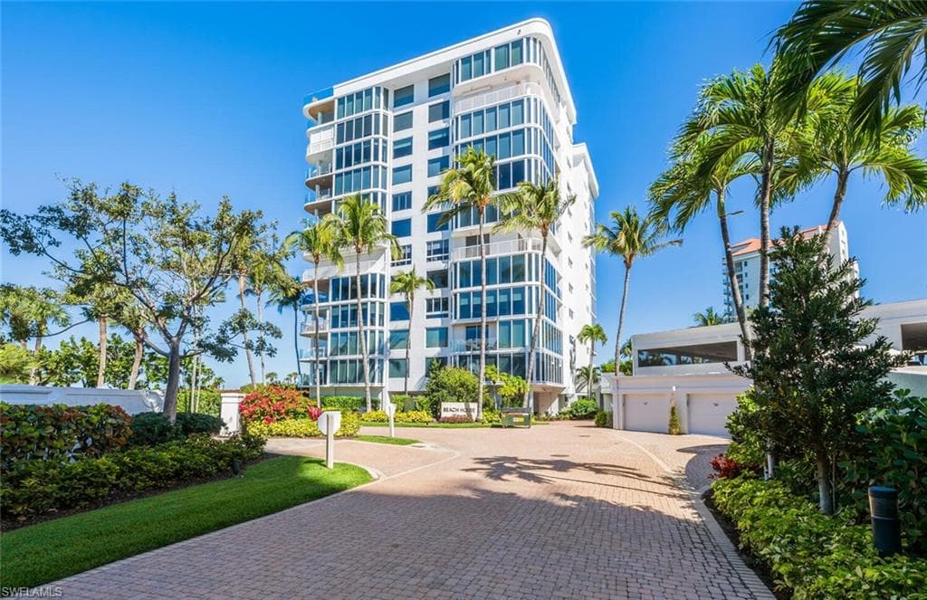 20 Seagate DR 803 NAPLES, FL 34103