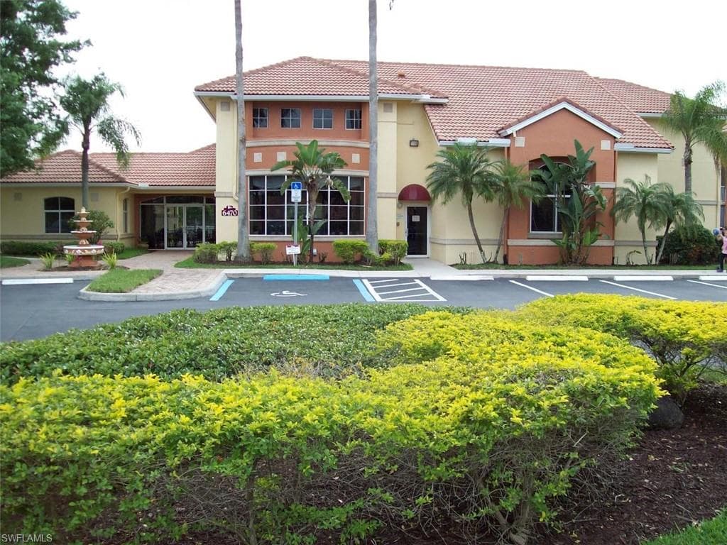 6330 Aragon WAY 108 FORT MYERS, FL 33966