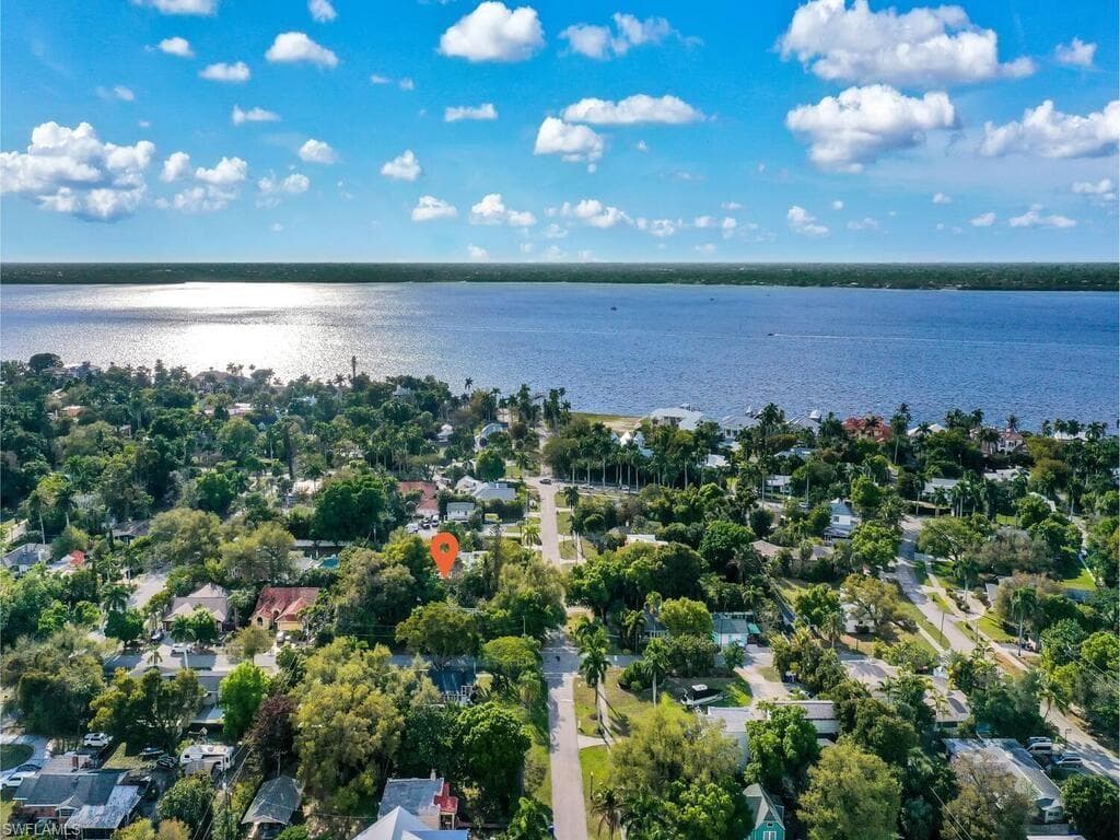 1446 Poinciana AVE FORT MYERS, FL 33901