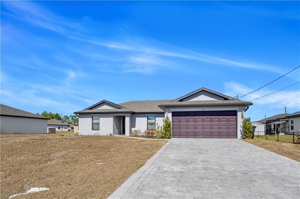 185 Yager CIR FORT MYERS, FL 33913