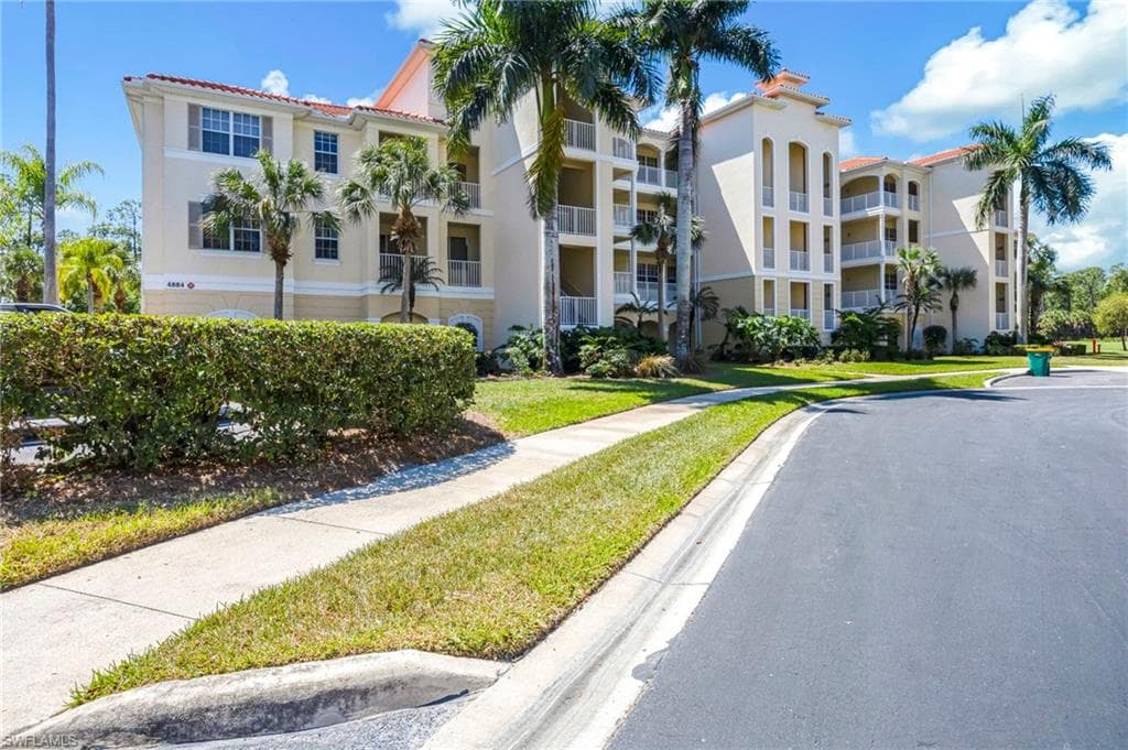 4884 Hampshire CT 203 NAPLES, FL 34112