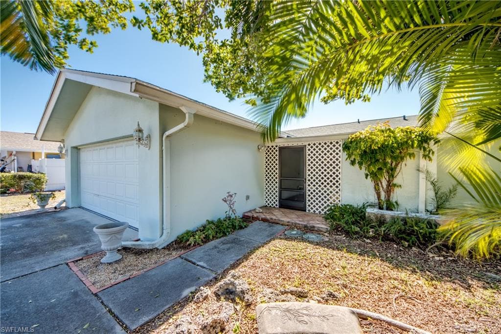 846 Xavier AVE N FORT MYERS, FL 33919