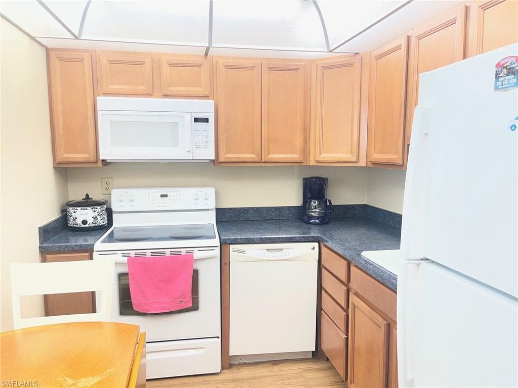 6220 Augusta DR 301 FORT MYERS, FL 33907