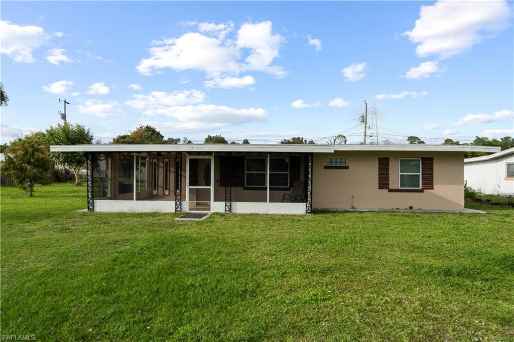48 Victoria DR NORTH FORT MYERS, FL 33917