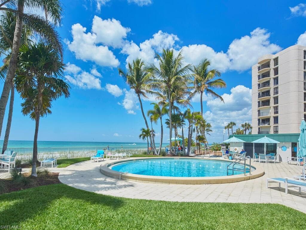 3003 Gulf Shore BLVD N 604 NAPLES, FL 34103