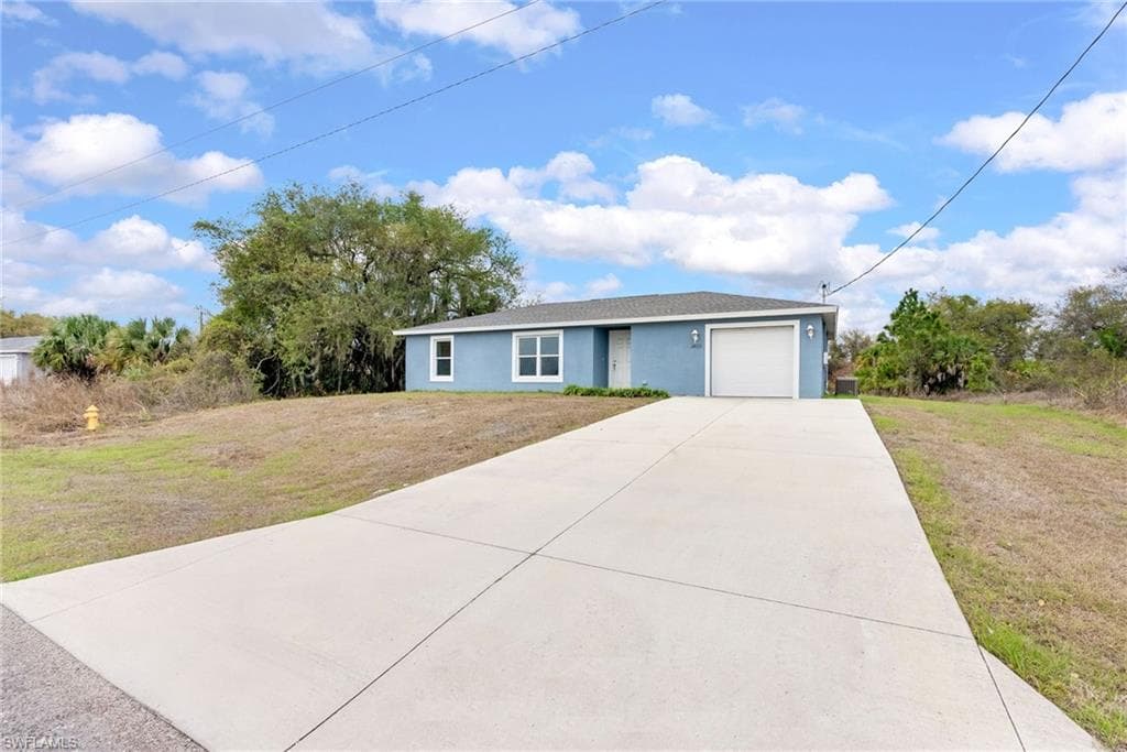 1405 Inwood RD LABELLE, FL 33935