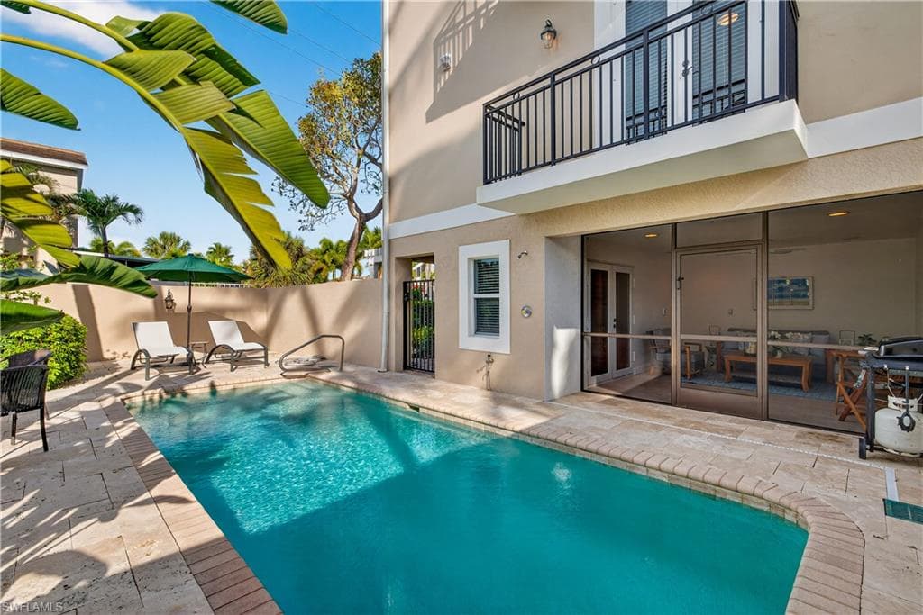 552 11th AVE S 4 NAPLES, FL 34102