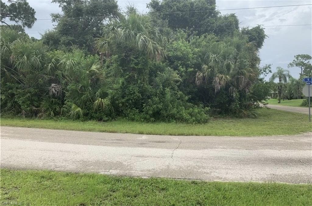 501 DAYTON AVE LEHIGH ACRES, FL 33972