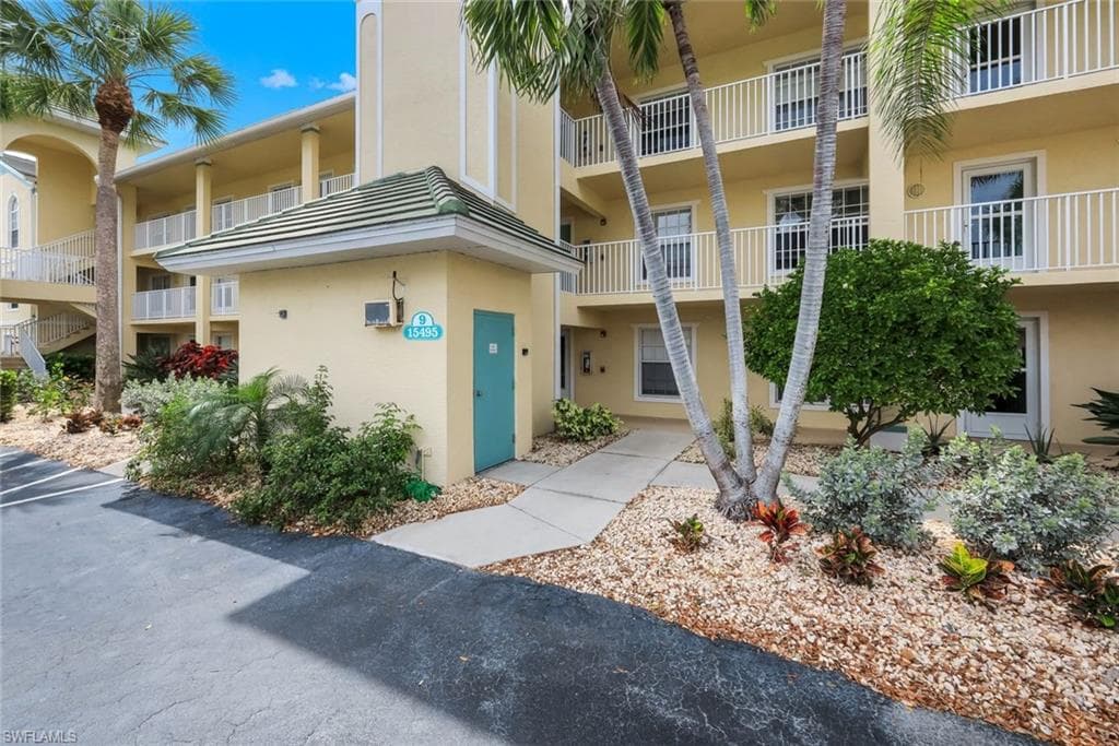 15495 Cedarwood LN 204 NAPLES, FL 34110