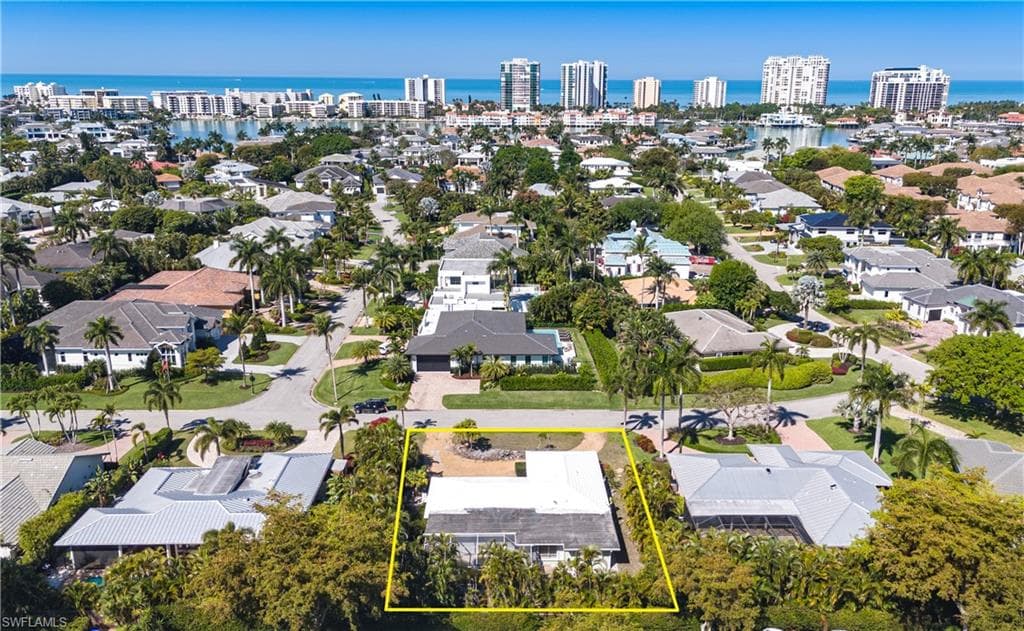 3760 PARKVIEW WAY NAPLES, FL 34103