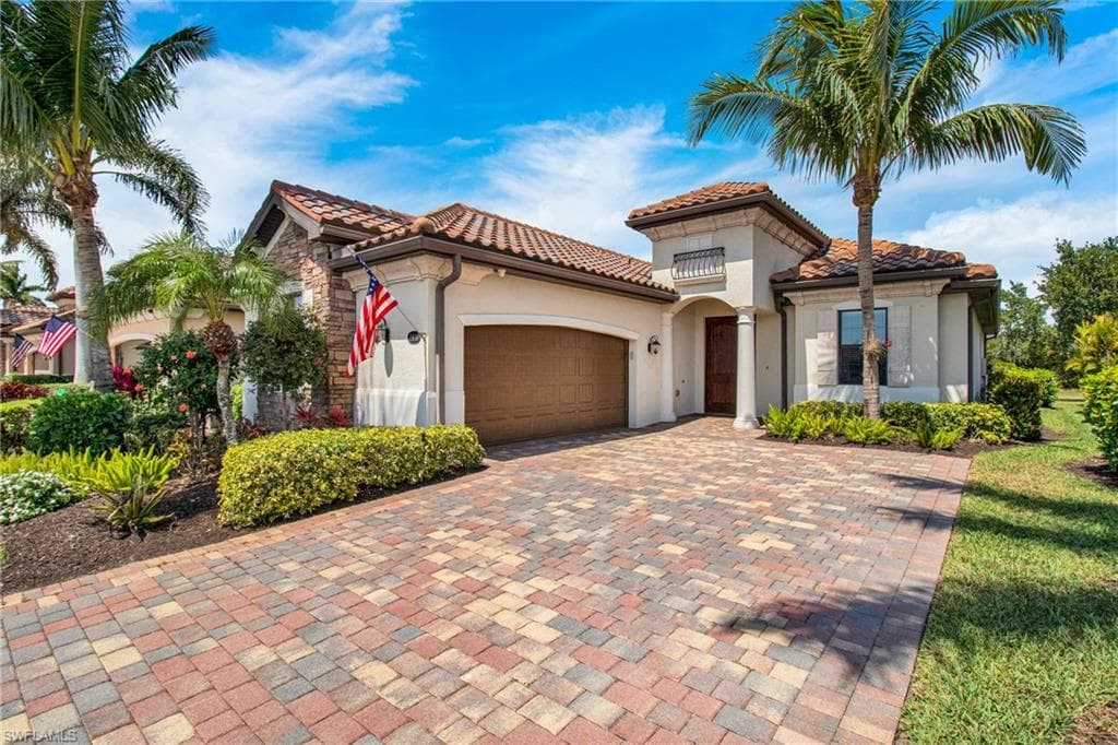 2930 Aviamar CIR NAPLES, FL 34114