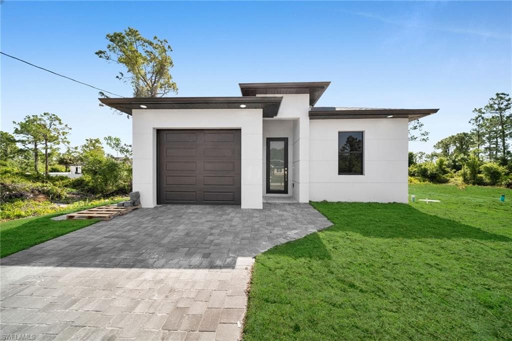 347 Columbus BLVD S LEHIGH ACRES, FL 33974