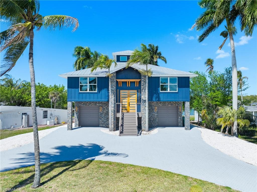1836 Harbor LN NAPLES, FL 34104