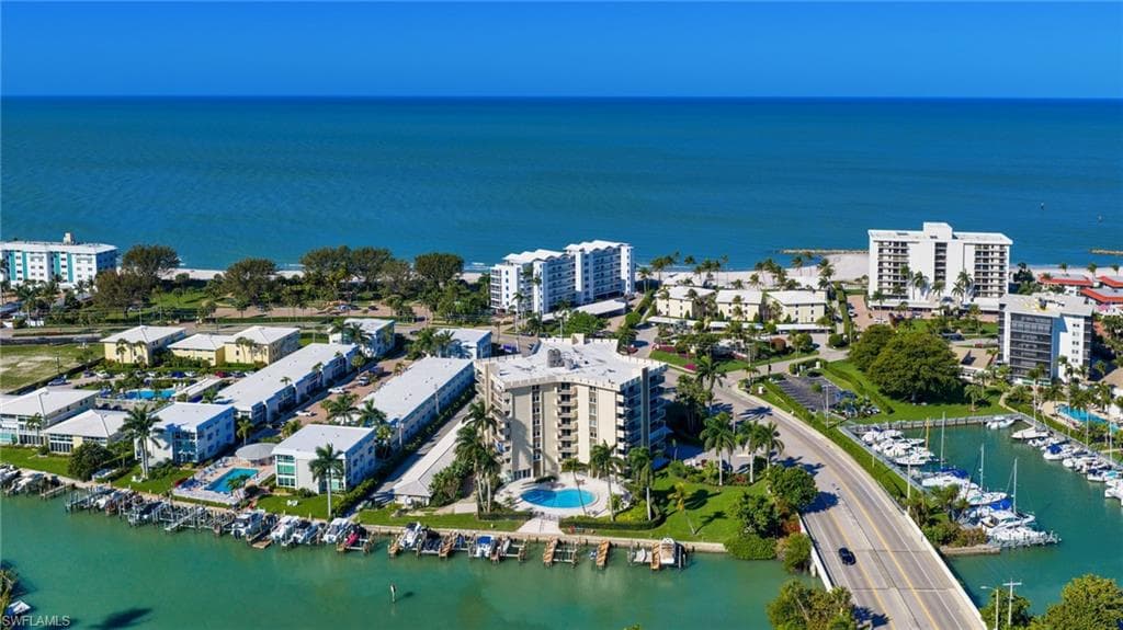 2150 Gulf Shore BLVD N 609 NAPLES, FL 34102