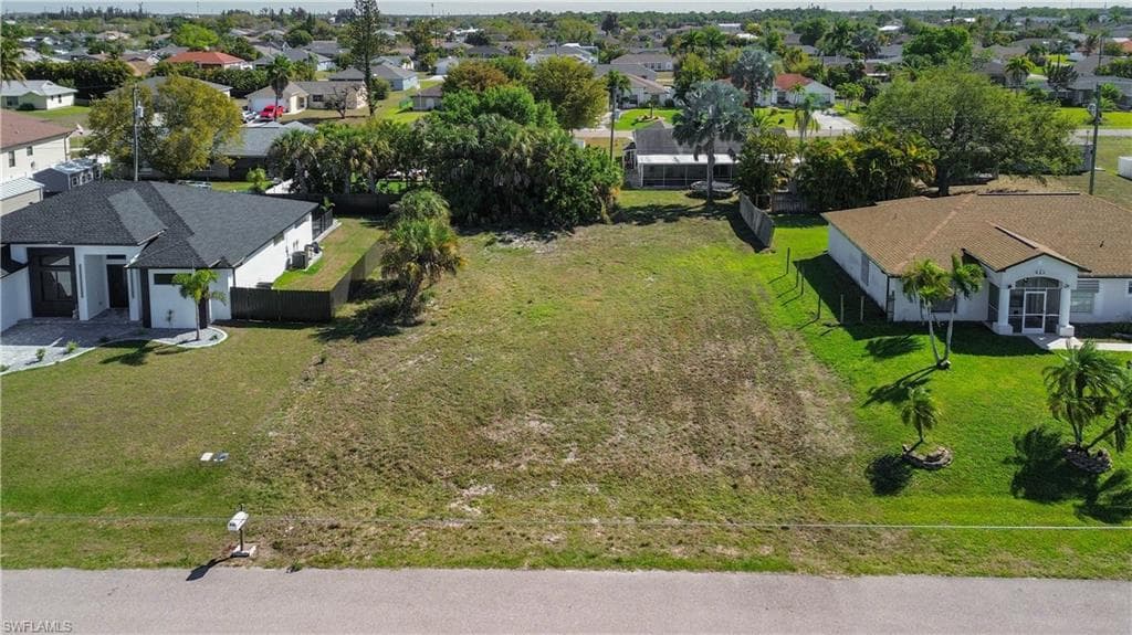617 SW 11th PL CAPE CORAL, FL 33991