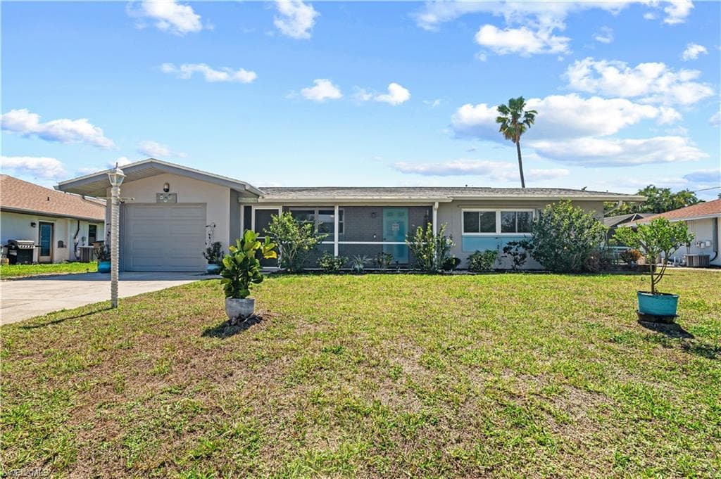 530 SE 34th TER CAPE CORAL, FL 33904