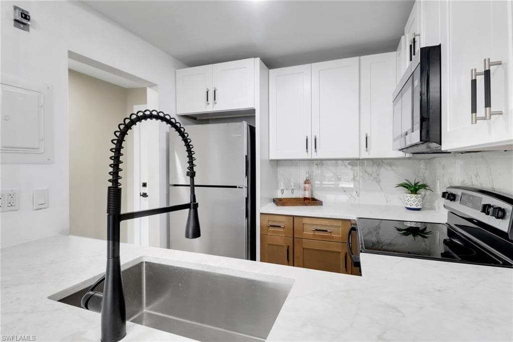 1195 Clam CT 202 NAPLES, FL 34102