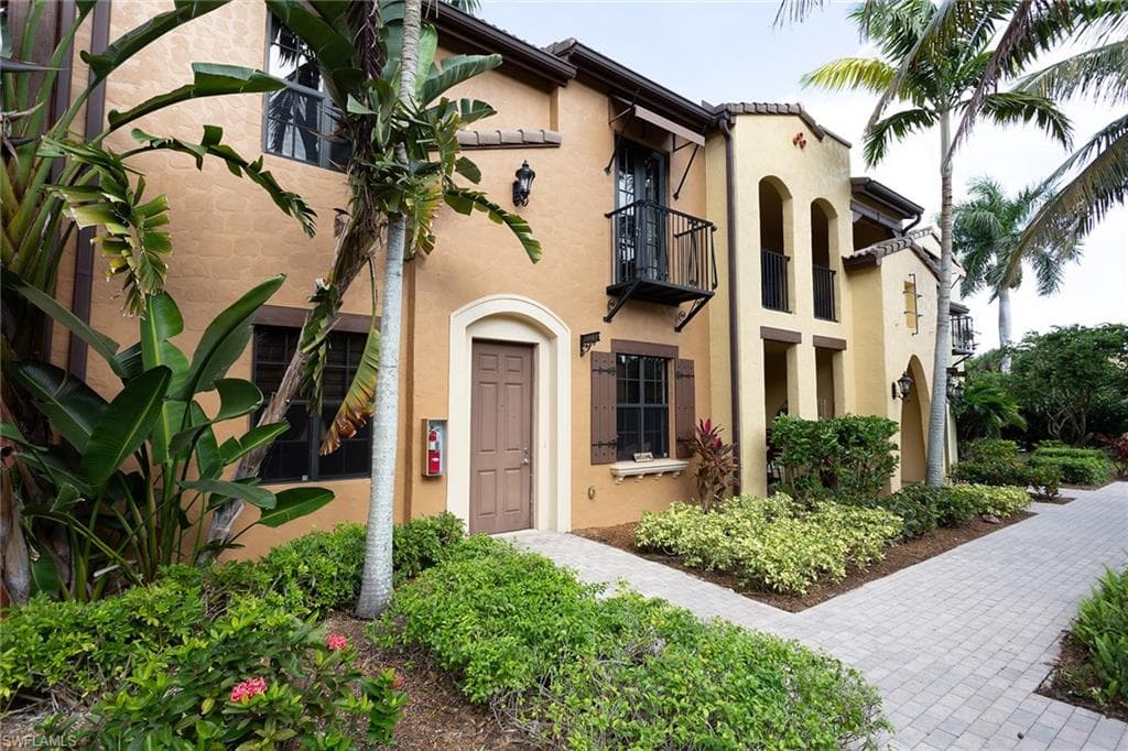 9088 Chula Vista ST 108-3 NAPLES, FL 34113