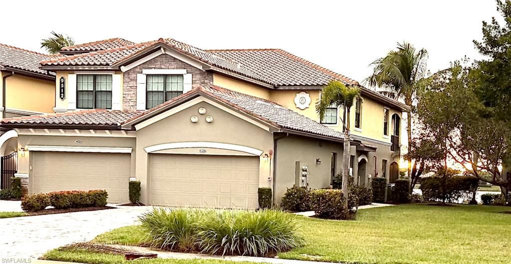 9512 Napoli LN 102 NAPLES, FL 34113
