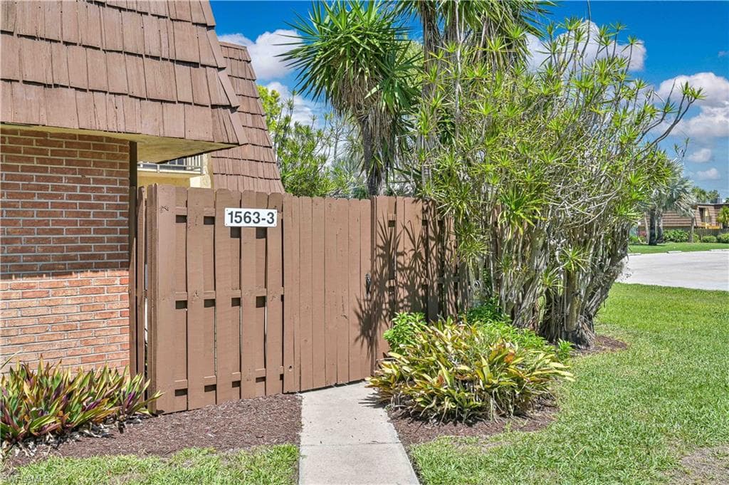 1563 Park Meadows DR 3 FORT MYERS, FL 33907