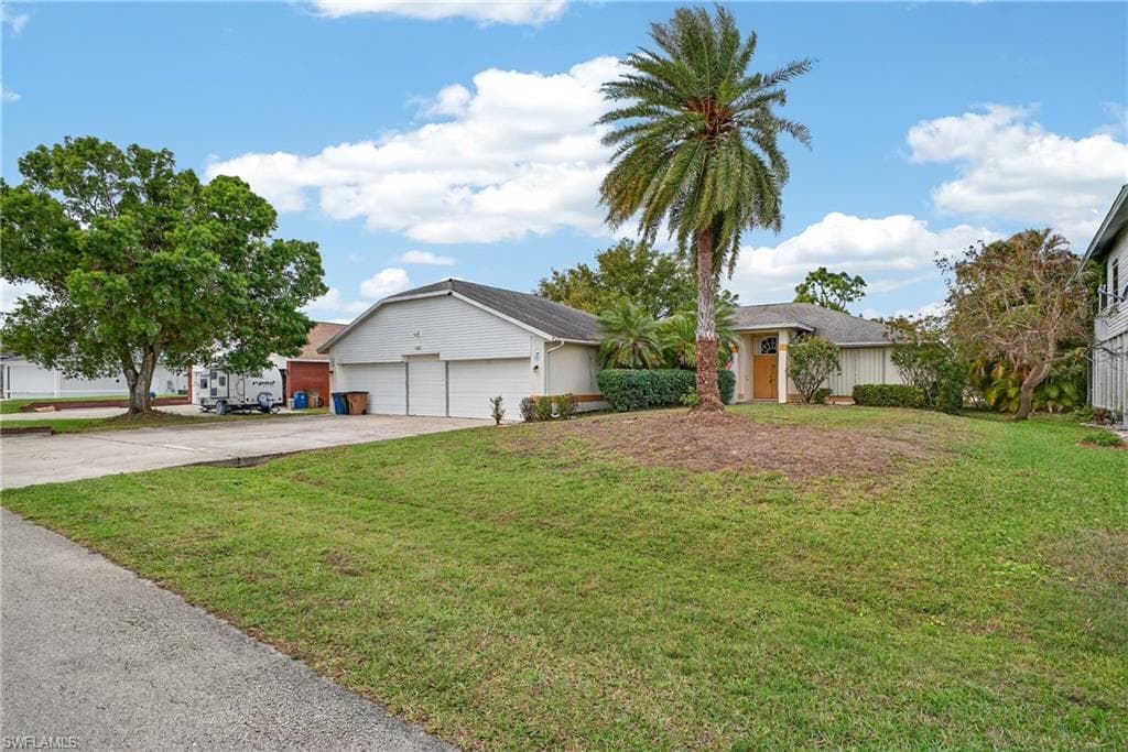 6890 Circle DR FORT MYERS, FL 33905