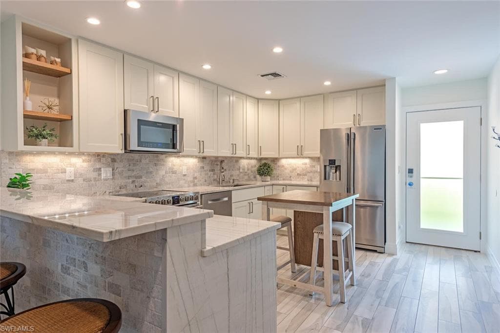 1417 Chesapeake AVE 202 NAPLES, FL 34102