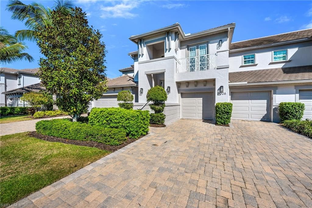 8026 Signature Club CIR 5-201 NAPLES, FL 34113