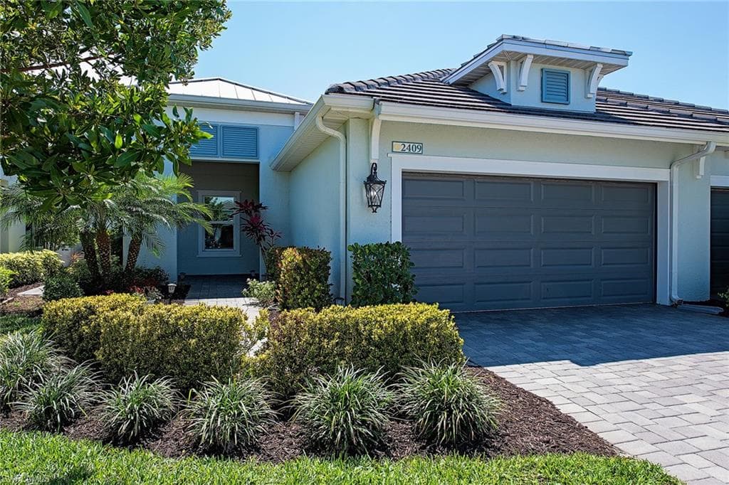2409 Ariane DR NAPLES, FL 34112