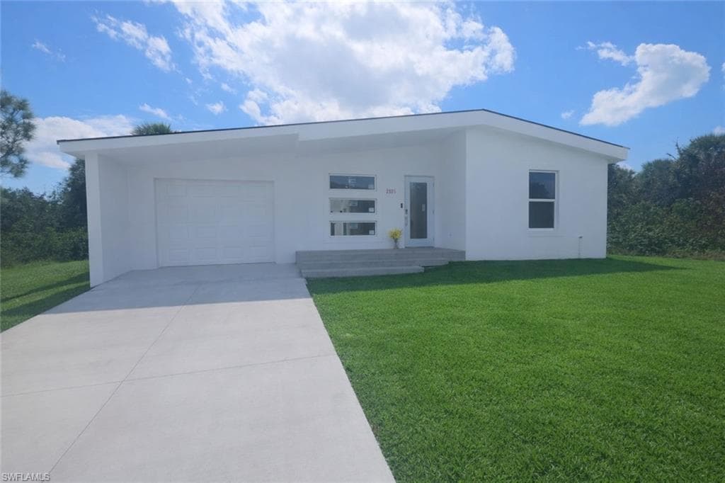 2905 26th ST W LEHIGH ACRES, FL 33971