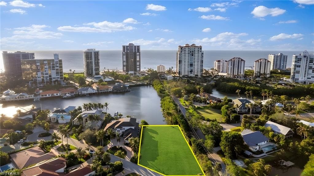 319 Pirates Bight NAPLES, FL 34103