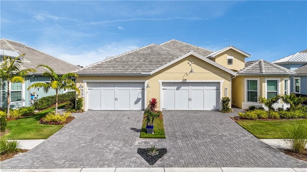 8781 Yucatan CT NAPLES, FL 34112