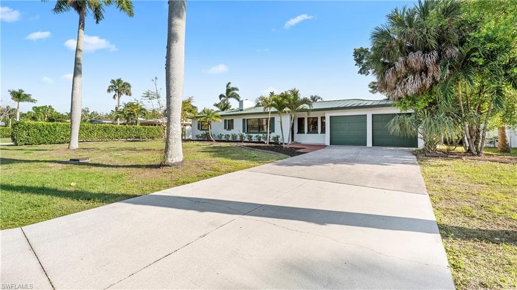 1320 Miracle LN FORT MYERS, FL 33901
