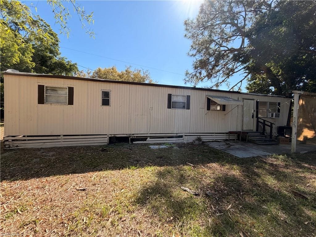 8028 Breeze DR NORTH FORT MYERS, FL 33917