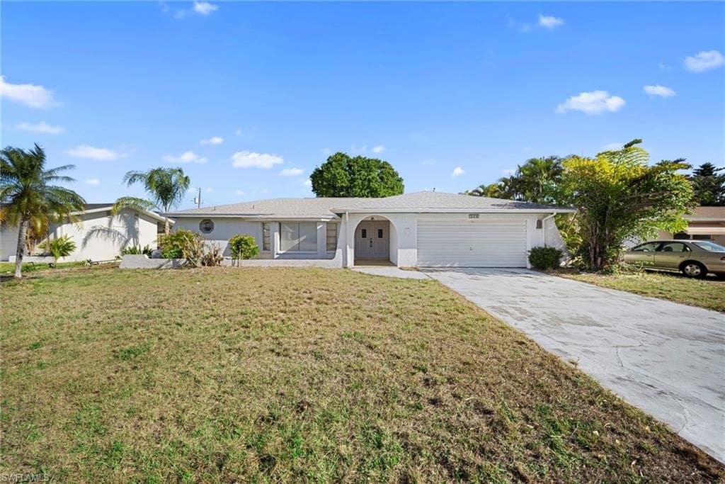 219 46th TER CAPE CORAL, FL 33904