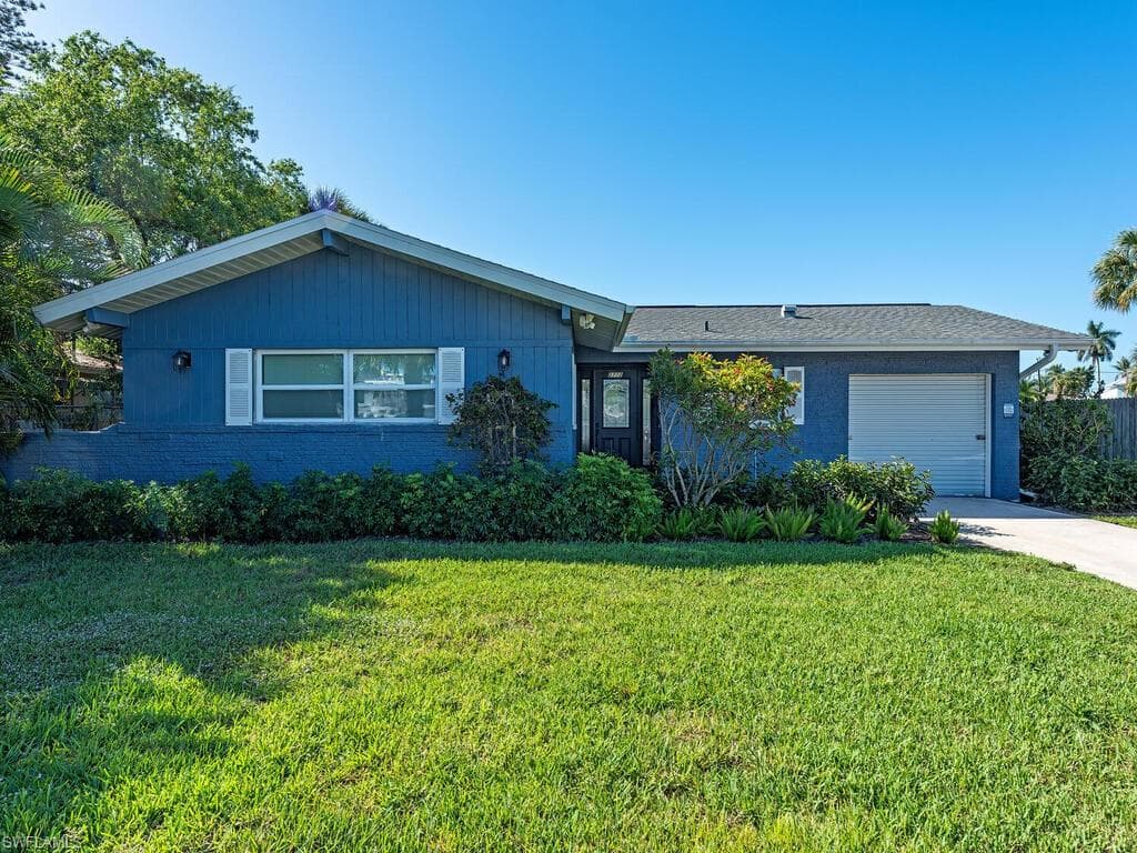 2772 Bayview DR NAPLES, FL 34112
