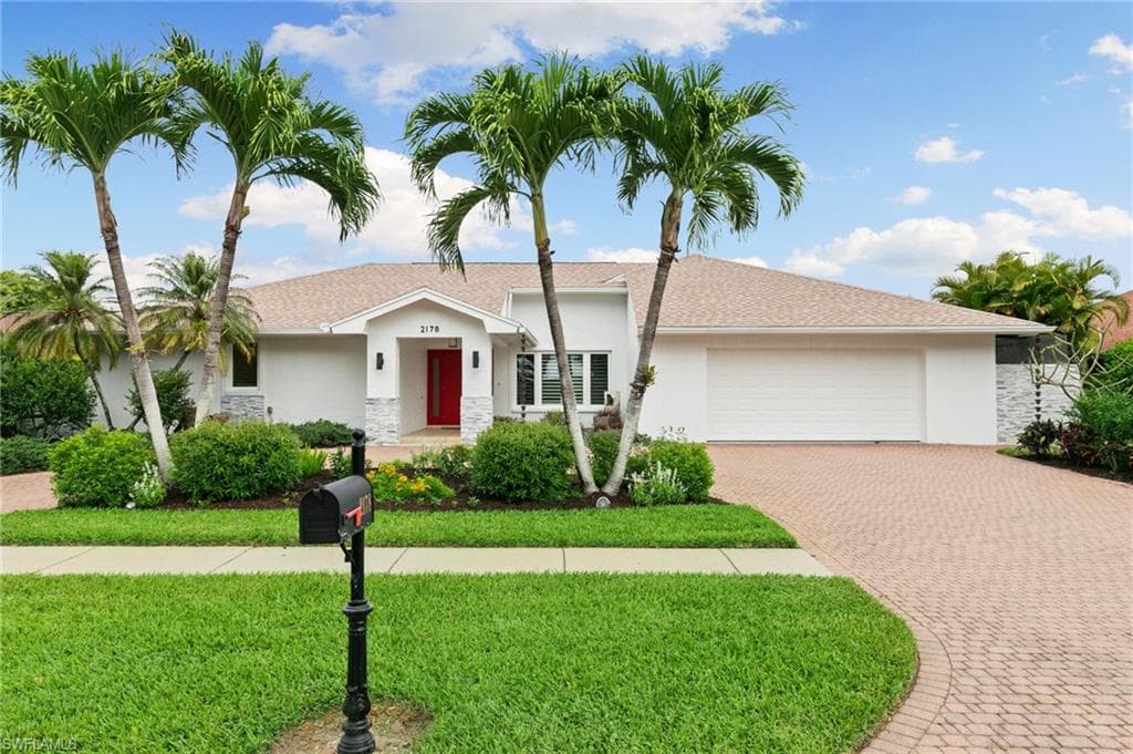 2178 Pine Woods CIR 25 NAPLES, FL 34105