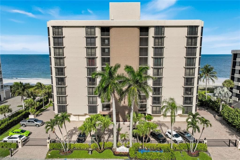 9653 Gulf Shore DR 303 NAPLES, FL 34108